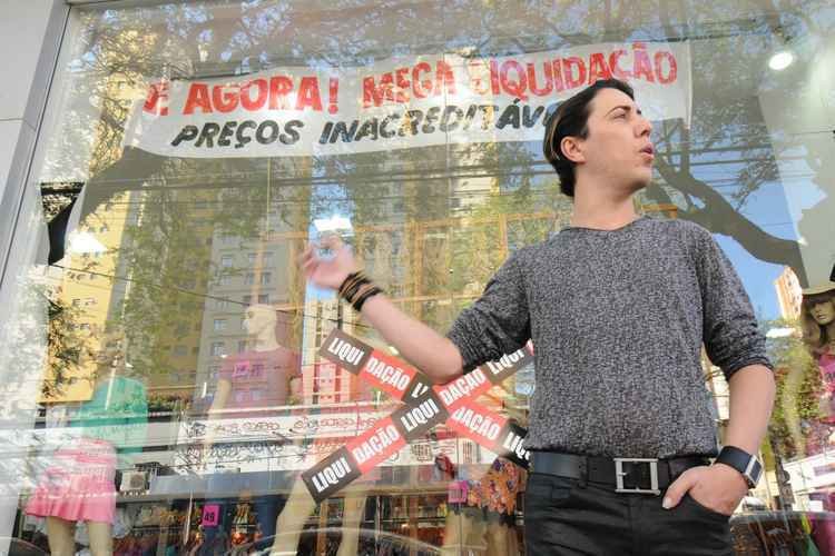 Lojistas anunciam promoções e descontos para minimizar retração - Cristina Horta/EM/D.A Press