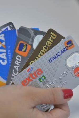 Dívida com rotativo do cartão de crédito é recorde e atinge R$ 33,1 bilhões - Arquivo Agência Brasil