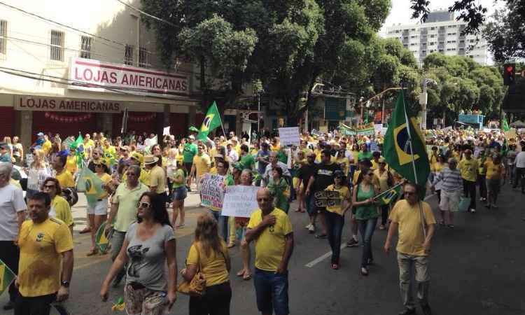 Veja como foram os protestos contra o governo em cidades do interior de MG - Manoel Arcísio