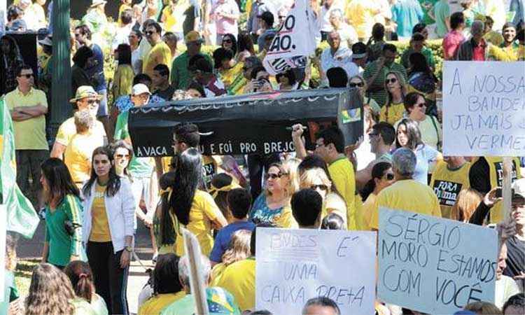 Ironia marcou protestos em BH contra Dilma e a corrupção - Gladyston Rodrigues/EM/D.A Press