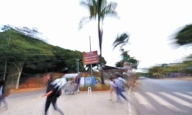 Ajuste no orçamento da UFMG  para se adequar a corte de verba preocupa estudantes  - Foto: Rodrigo Clemente/EM/D.A Press  20/5/15