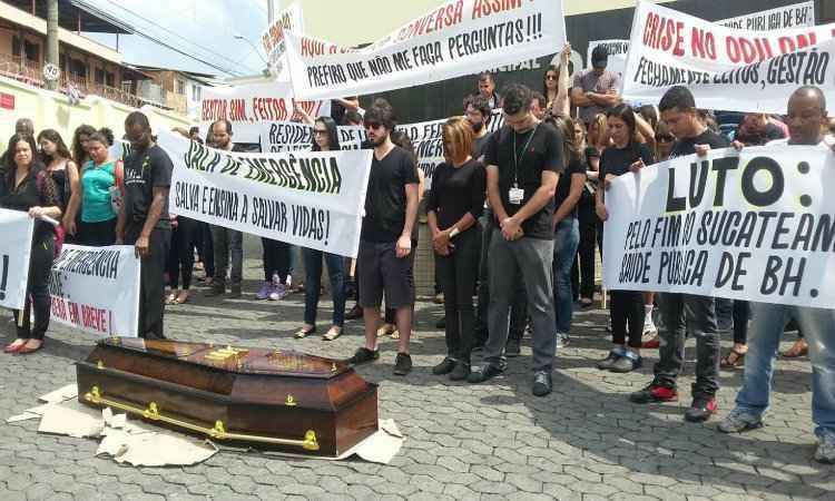 Funcionários do Odilon Behrens protestam contra transferência do setor de emergência - Jair Amaral/EM/D.A Press