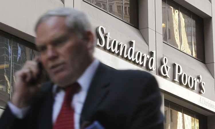 Standard & Poor's corta nota e retira grau de investimento do país  -  REUTERS/Brendan McDermid 