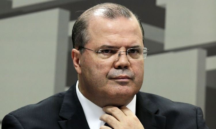 Brasil precisa olhar para frente, diz Tombini sobre rebaixamento da S&P - STRINGER/BRAZIL