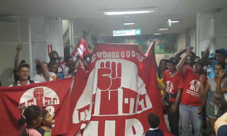 Movimentos sociais protestam em BH contra cortes feitos pelo governo federal - Edésio Ferreira/EM/D.A Press 