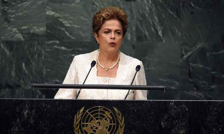 Na ONU, Dilma comenta economia e diz que impedir livre trânsito de refugiados "é absurdo" - TIMOTHY A. CLARY / AFP