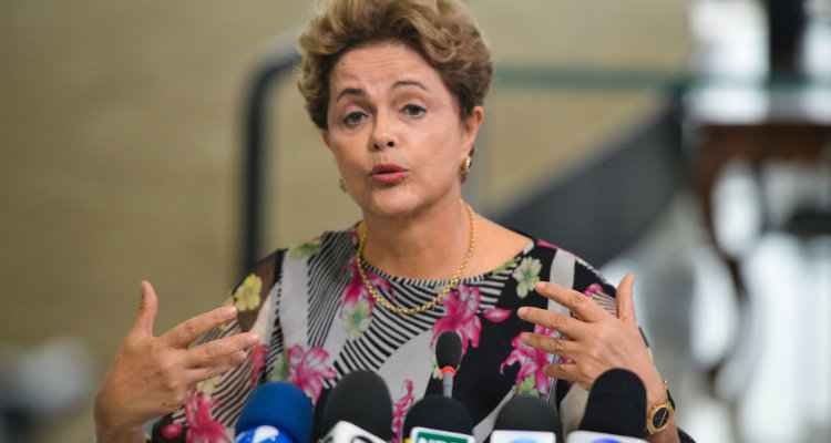 Dilma passará por semana explosiva, com julgamento e apreciação de vetos - JOSÉ CRUZ/ABR