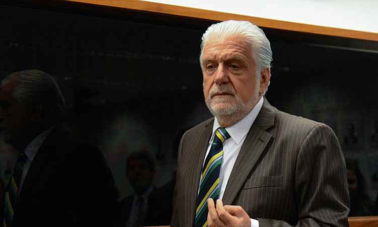 Em tentativa de reaproximação, Jaques Wagner procura Eduardo Cunha - José Cruz/ Agência Brasil