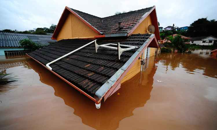 Chuvas matam 3 e causam estragos em mais de 60 cidades do RS - Ronaldo Bernanrdi/Agencia RBS/ESTADAO 