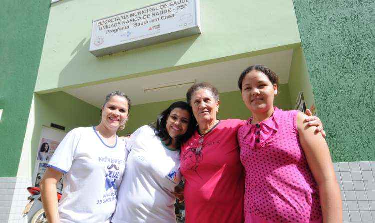 Parteira madrinha das 600 bênçãos em cidade do Vale do Rio Doce - Gladyston Rodrigues/EM/D.A.Press