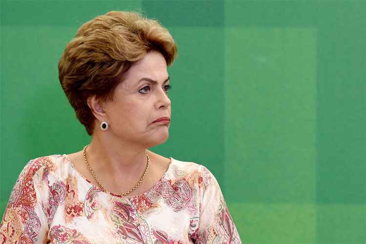Dilma veta lei que estendia PEC da Bengala a todo o funcionalismo - Evaristo Sá
