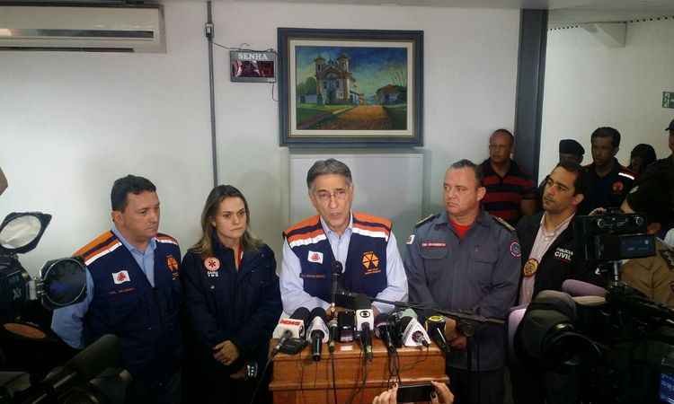 Pimentel diz que prioridade é localizar os desaparecidos - Euler Júnior/EM/D.A.Press