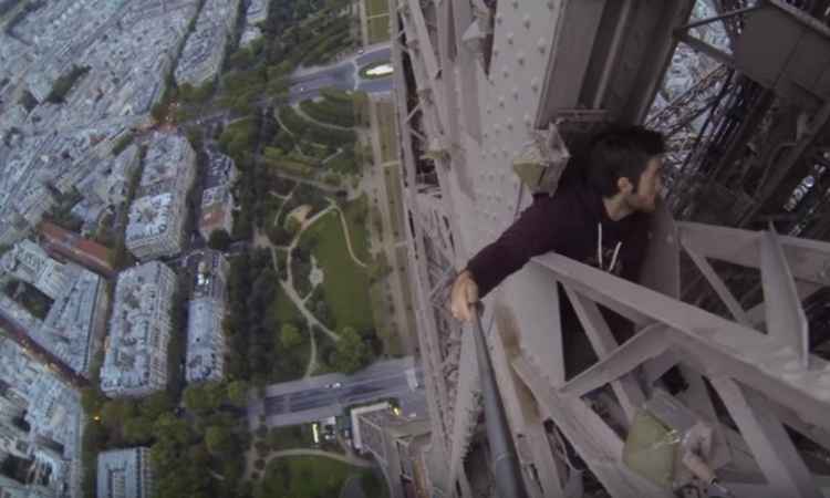 Britânico escala Torre Eiffel, filma e é preso - Reprodução Youtube