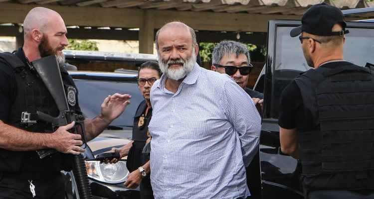 Defesa de Vaccari protesta contra quebra de sigilo telefônico na sede do PT - AFP PHOTO /BRAZIL PHOTO PRESS - GERALDO BUBNIAK  
 
