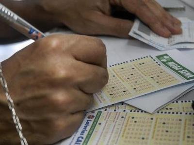 Mega-Sena sorteia hoje R$ 170 milhões e desafia imaginação dos apostadores - Marcello Casal Jr/Agência Brasil
