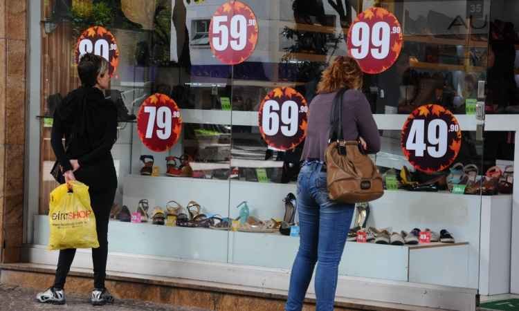 Gasto de cliente para 'limpar o nome'  pode subir  - Euler Junior/EM/D.A.Press