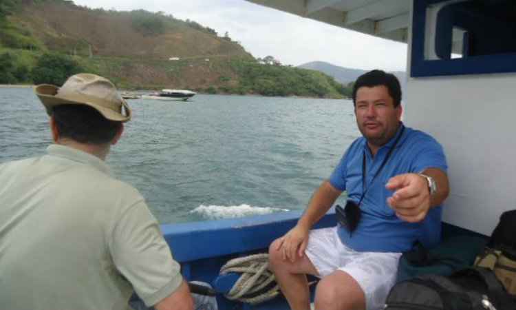 Corpo encontrado por pescadores na Baía de Sepetiba pode ser de mineiro vítima de naufrágio - Reprodução/ Facebook 
