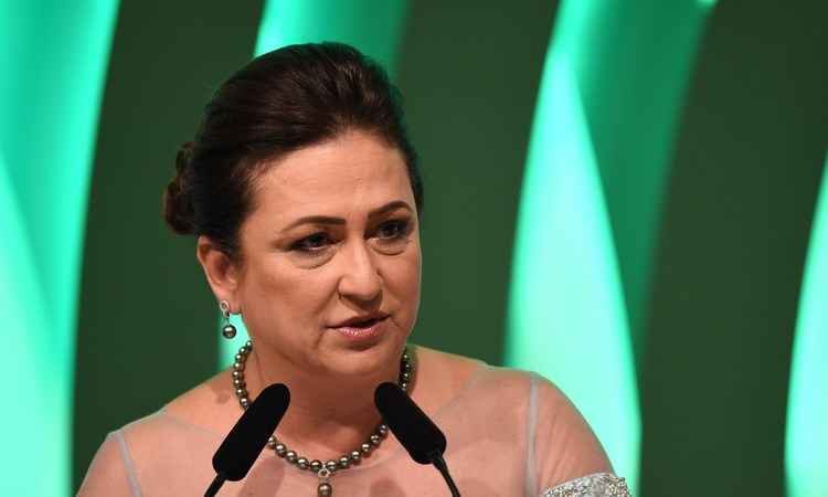 Katia Abreu joga vinho em José Serra ao ser chamada de "namoradeira" em jantar  - AFP PHOTO/EVARISTO SA 