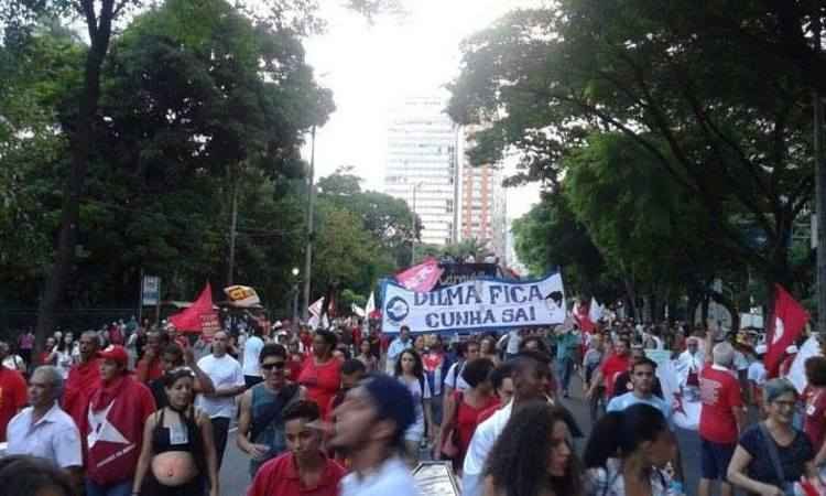 Belo Horizonte tem ato contra o impeachment e a favor de Dilma    - Marcelo da Fonseca/EM/D.A Press