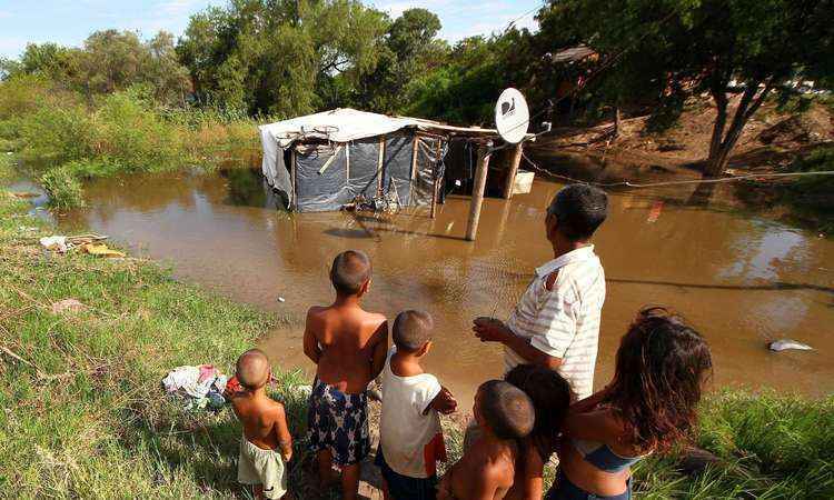 Inundações deixam dois mortos e milhares de desabrigados na Argentina  - AFP PHOTO / TELAM 