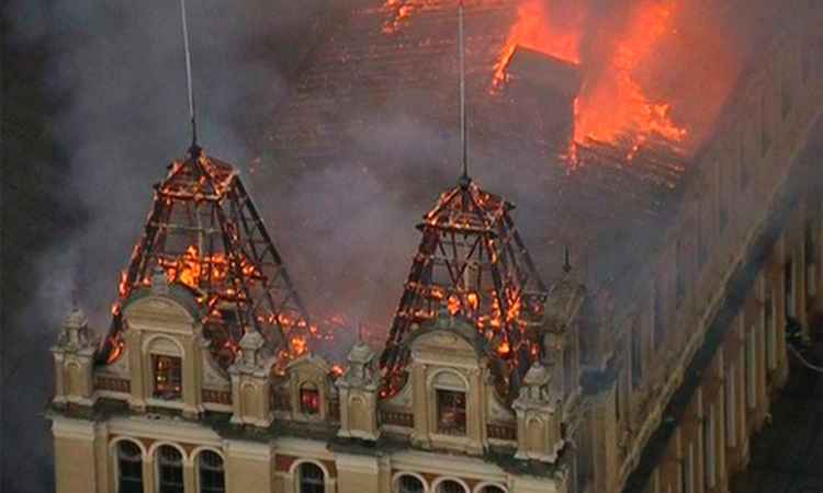 2015 termina com tragédia com uma morte e destruição do Museu da Língua Portuguesa  - Bombeiro de SP/Divulgação