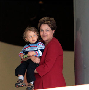 Dilma viaja para Porto Alegre para conhecer neto que nasceu nesta manhã - Dida Samapio/AE - 25/5/12