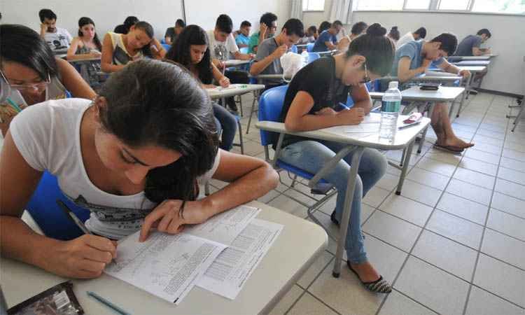 Mais de 800 candidatos realizam teste para cursinho Pré-Enem na UFMG - Rodrigo Clemente/EM/DA Press