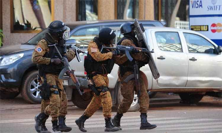 Ataque jihadista a hotel em Burkina Faso deixa ao menos 23 mortos - AHMED OUOBA / AFP PHOTO