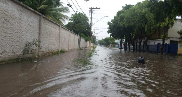 Rio Doce transborda e deixa moradores em alerta em Governador Valadares - Whatsapp