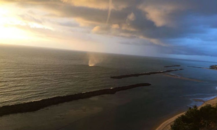 Moradores registram tromba d'água em Olinda; veja vídeo - Maria Elizabeth Sodré/ Cortesia 