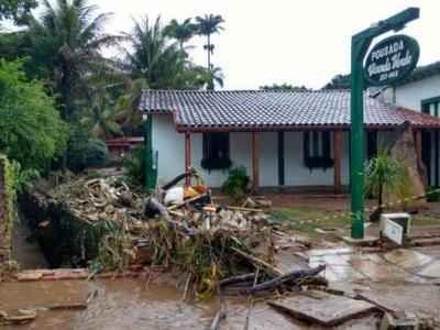 Rio das Almas transborda e alaga cidade histórica de Pirenópolis, em Goiás - Divulgação/Corpo de Bombeiros
