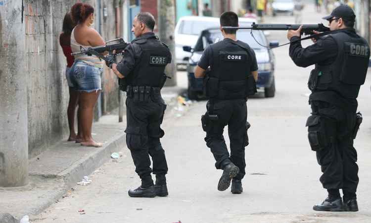 Abuso policial e prisões superlotadas são principais violações no Brasil, diz ONG - Jadson Marques/Folhapress - 30/11/2011