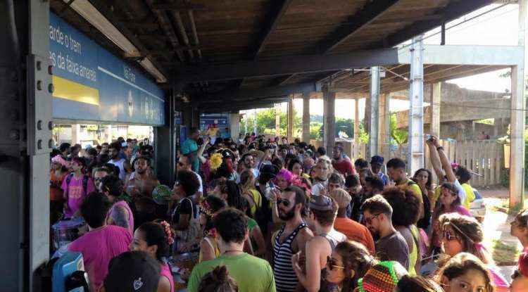 Bloco entra de graça no metrô em protesto contra tarifas do transporte público  - Rui Loureiro Trindade