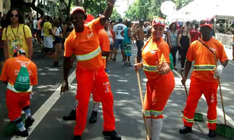 SLU reforça o "bloco da limpeza" para recolher lixo das ruas no carnaval - PBH/Divulgação