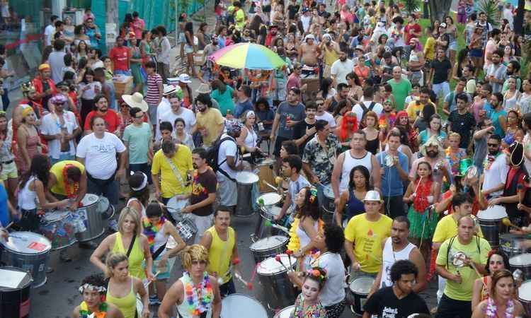 Ao som do axé, Bloco Tchanzinho Zona Norte agita sexta-feira de carnaval em BH - Renan Damasceno/EM/DA Press