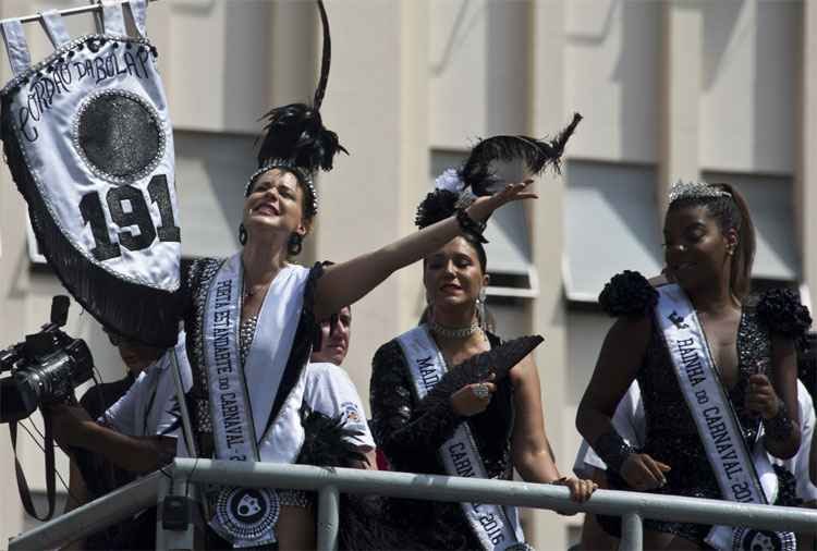 Cordão da Bola Preta leva mais de 1 milhão de pessoas ao Centro do Rio - AFP PHOTO / VANDERLEI ALMEIDA 