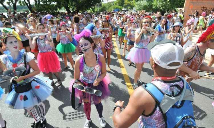 Repórter do EM relata como é tocar na bateria - Rodrigo Clemente/EM/D.A Press