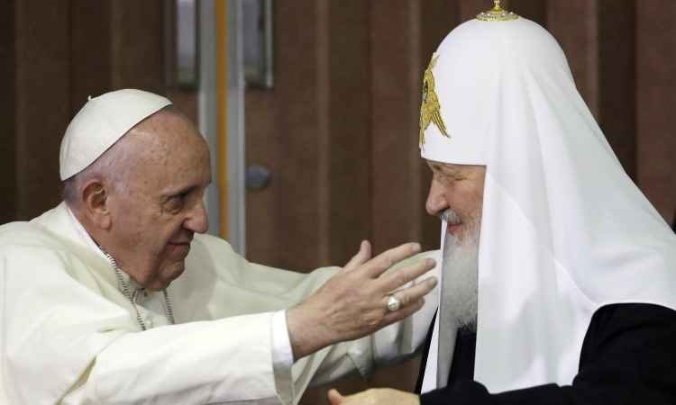 Papa e patriarca russo pedem unidade no Cristianismo - AFP PHOTO / POOL - Gregorio Borgia 