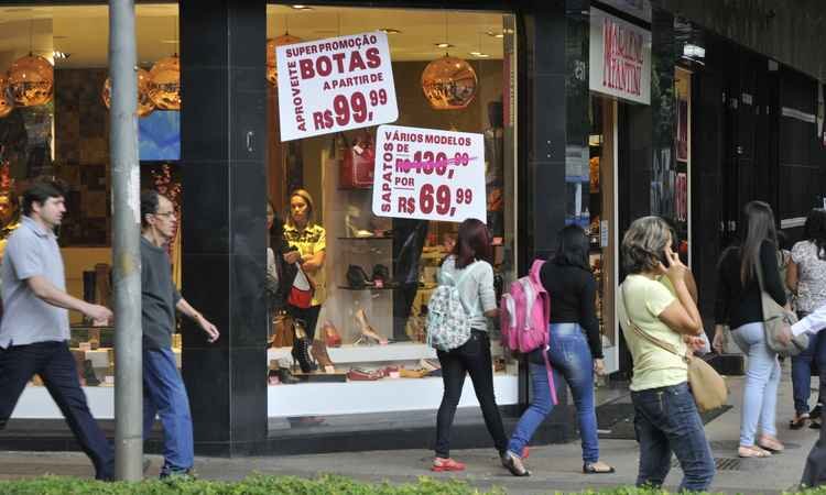 Comércio promete promoções e liquidações durante o ano para salvar vendas em 2016 - Juarez Rodrigues/EM/D.A Press - 11/05/2015