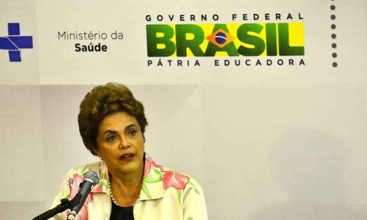 Em assinatura de contrato para vacina da dengue, Dilma pede combate ao mosquito - Agência Brasil/Divulgação 