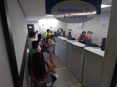 Cresce a fatia consumidores de 50 a 64 anos com dívidas em atraso, diz CDL/BH  -  Beto Magalhaes/EM/D.A Press - 16/1/2012