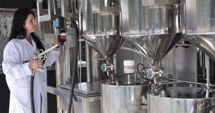 Óleo de cozinha é transformado em biodiesel - divulgação/BCHEM