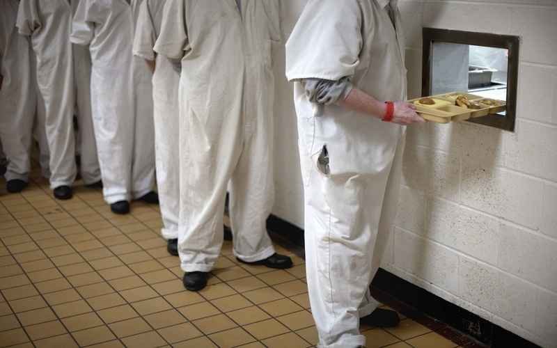 Nos EUA, detentos são castigados com comida nutritiva, mas de gosto ruim - David Goldman/AP Photo