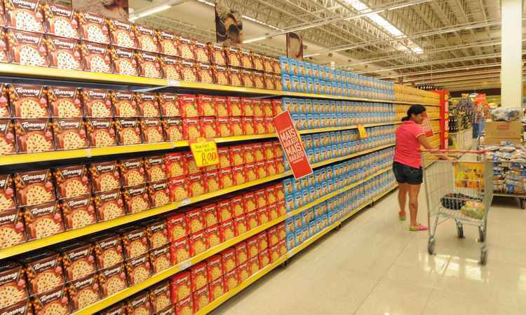 Vendas em supermercados têm queda real de 3,38% em janeiro, informa Abras -  Cristina Horta/EM/D.A Press