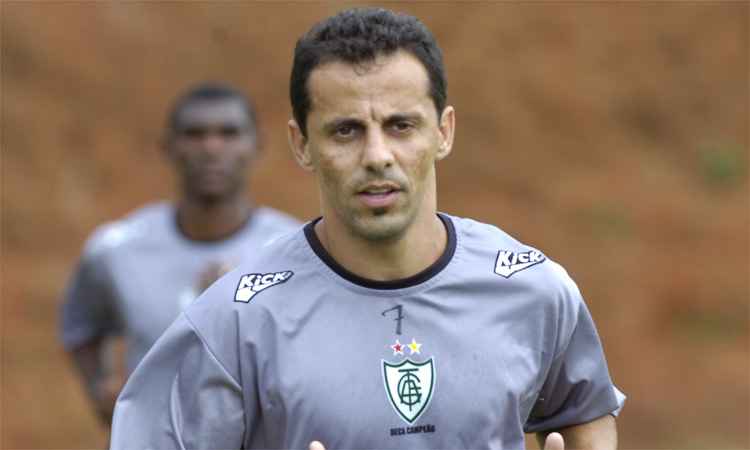 Ex-jogador Euller é assaltado e tem carro levado no Bairro Copacabana - Jorge Gontijo/EM/D.A Press - 21/01/2009
