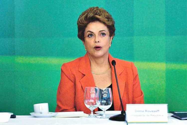 Campanha  de Dilma em 2010 usou dinheiro ilegal, afirmam delatores - Cláudio Reyes/AFP - 26/2/16