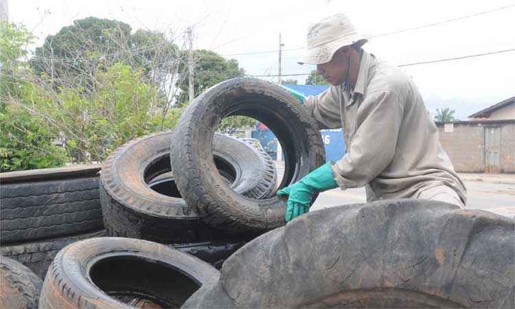 Minas tem metade das prefeituras sem verbas para combate ao Aedes aegypti - Beto Novaes / EM / D.A Press - 5/1/2016