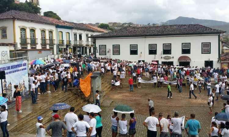 Passeata pelo retorno das atividades da Samarco reúne 500 em Mariana - Euler Júnior/EM/D.A Press