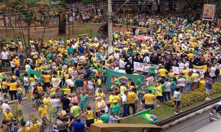 Cidades no interior de Minas Gerais batem recorde de público em protesto anti-Dilma  - Fernando Priamo/ Tribuna de Minas 