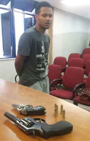 Polícia prende dupla suspeita de envolvimento em roubos de armas na Região Centro-Sul de BH - Jair Amaral/Em/DA Press